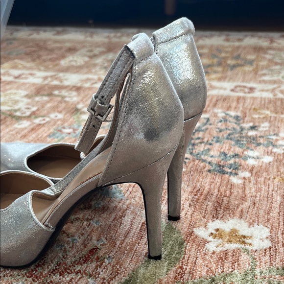 Brash Shimmering Silver Heels - Picture 3 of 4
